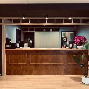 4* Hotel Woodroffe